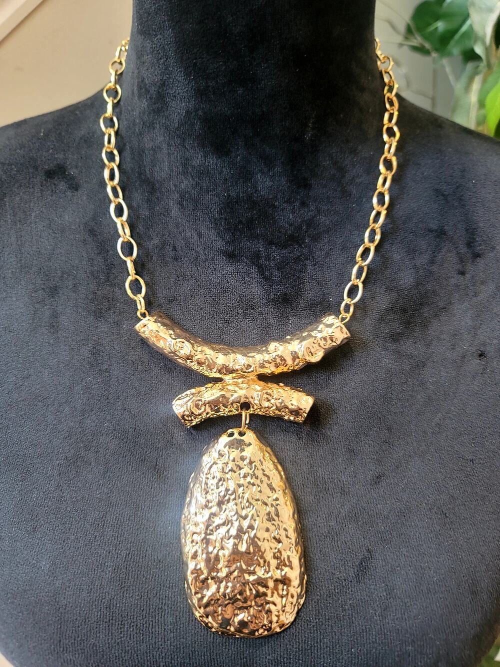 Vintage Gold Tone Hammered Pendant Statement Necklace Textured Modern Abstract
